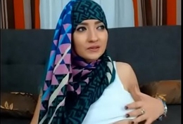 Busty Arab girlfriend showing lacking say no to big pair